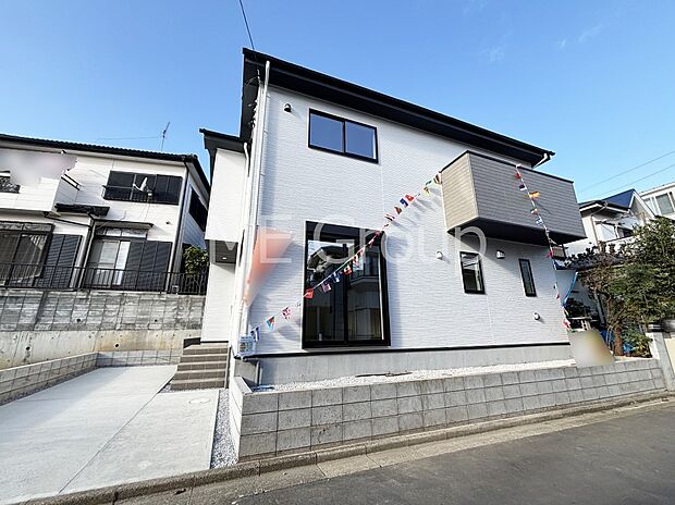 【現地外観写真】たっぷりの陽光と心地よい風が舞い込む住まい