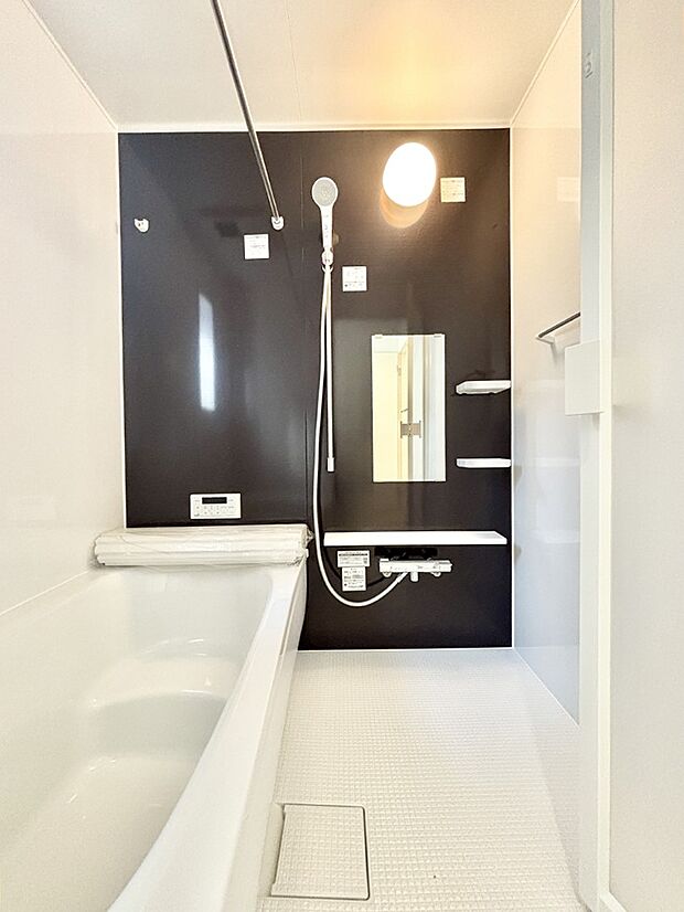 【浴室】落ち着いた雰囲気でゆっくりお寛ぎいただけるバスルーム