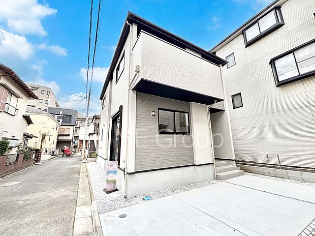 【現地外観写真】たっぷりの陽光と心地よい風が舞い込む住まい 