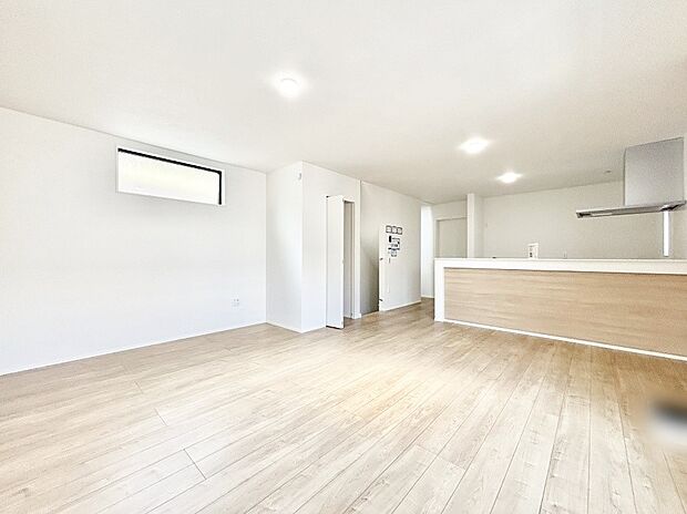 【ダイニング】シンプルなデザインなのでインテリアを考えるのも楽しみですね！