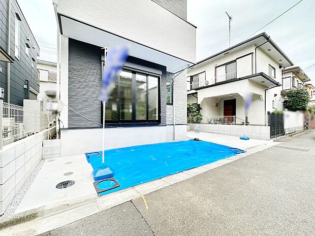 【駐車場】目の前が駐車場だと、雨の日も、大量にお買い物をした時も便利ですよね