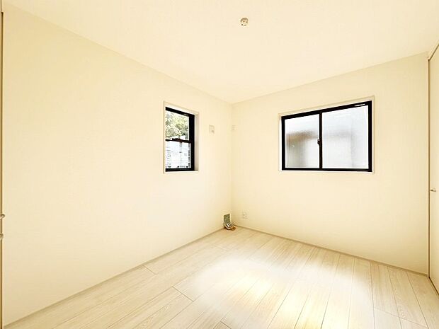 【子供部屋】窓からのやさしい光が心地よいプライベートルーム  