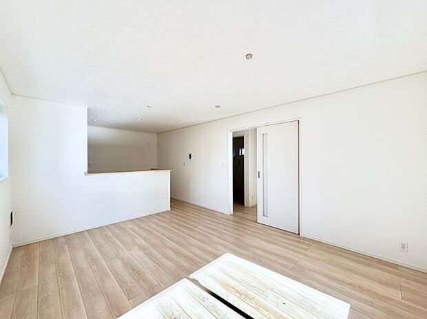 【リビングダイニング】15帖のLDKは家族みんなの快適空間!家族のつながりを強くする大事なスペースです。