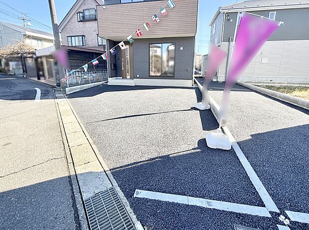 【駐車場】目の前が駐車場だと雨の日も大量にお買い物をした時も便利ですね