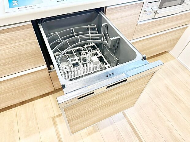 【その他設備(食洗機)】面倒なお片づけは食洗機にお任せ！家事の負担が減って、時間にも気持ちにもゆとりができます。