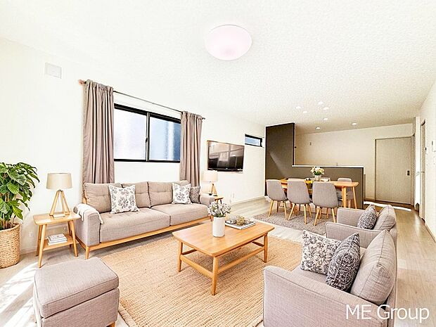 【リビング】落ち着いた雰囲気のＬＤＫは家族みんなの快適空間※家具はCGです