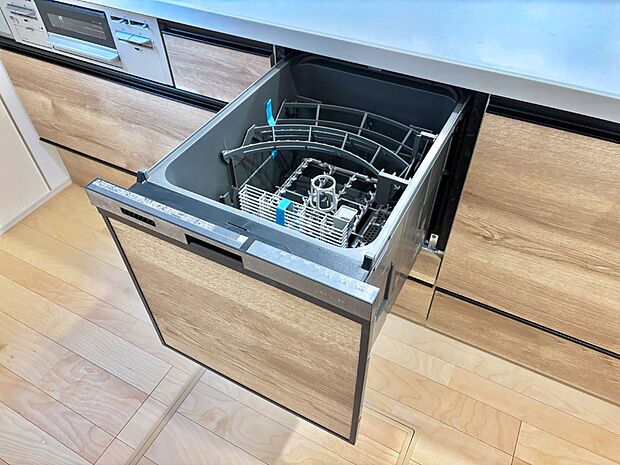 【その他設備(食洗機)】面倒なお片づけは食洗機にお任せ！家事の負担が減って、時間にも気持ちにもゆとりができます。