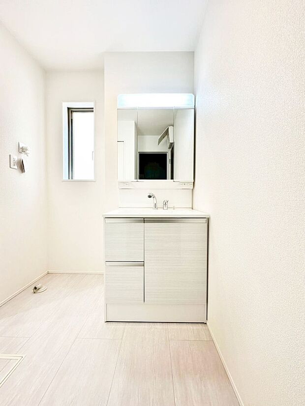 【洗面台・洗面所】明るい洗面所は毎朝の身支度も楽しくできちゃいそうです。