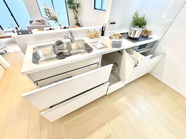 【その他設備(スライド収納)】使いやすさを優先したスライド式収納タイプ!