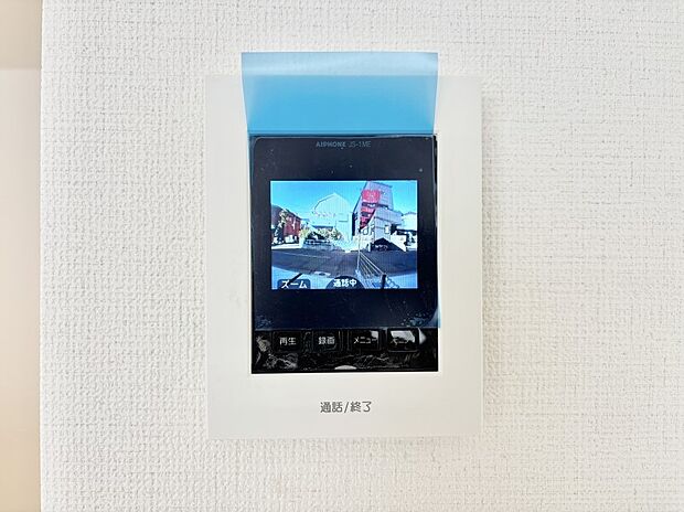 【TVモニター付きインターフォン】訪問者が一目でわかる安心のＴＶモニター付きインターホン。