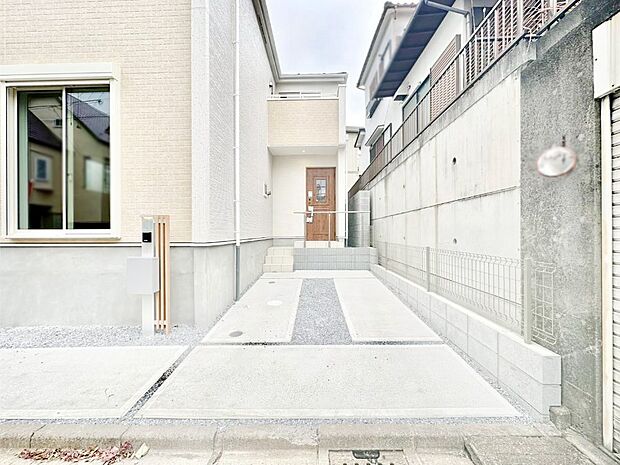 【駐車場】目の前が駐車場だと雨の日も大量にお買い物をした時も便利ですね