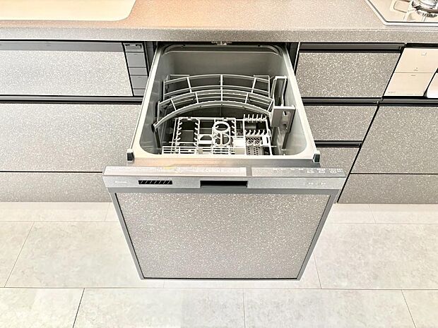 【その他設備(食洗機)】面倒なお片づけは食洗機にお任せ！家事の負担が減って、時間にも気持ちにもゆとりができます。