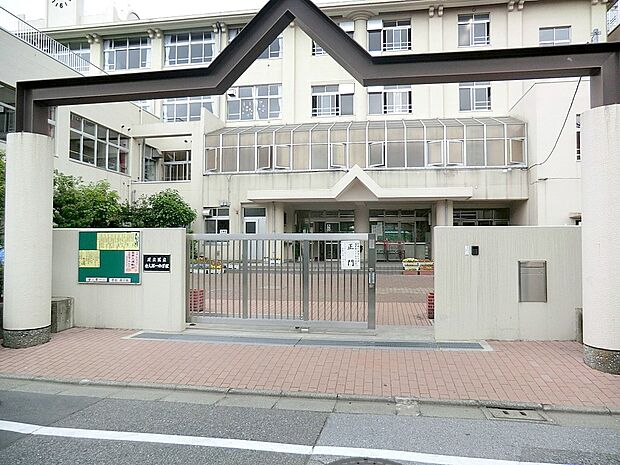 足立区立舎人第一小学校（約320m・徒歩4分）
