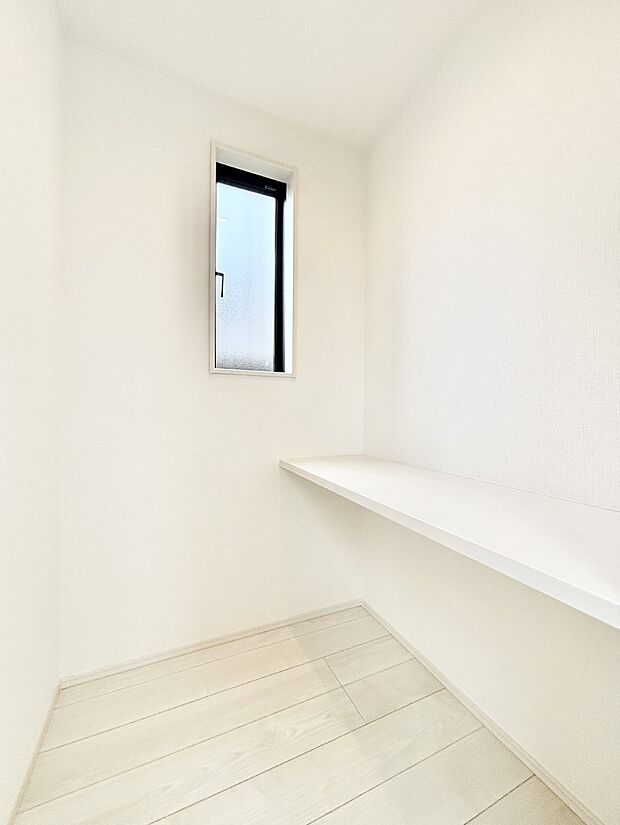 【その他内観】納戸スペース。スタディカウンター・多用途にお使いいただけます。