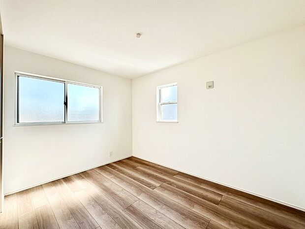 【子供部屋】窓からのやさしい光が心地よいプライベートルーム