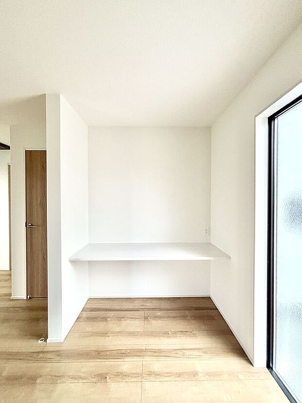 【その他内観】ちょっとした作業をするのに便利なカウンター  