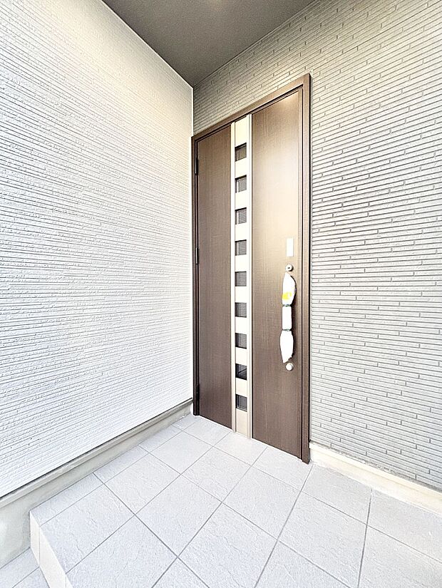 【玄関】大切な家族、来客を出迎える玄関。