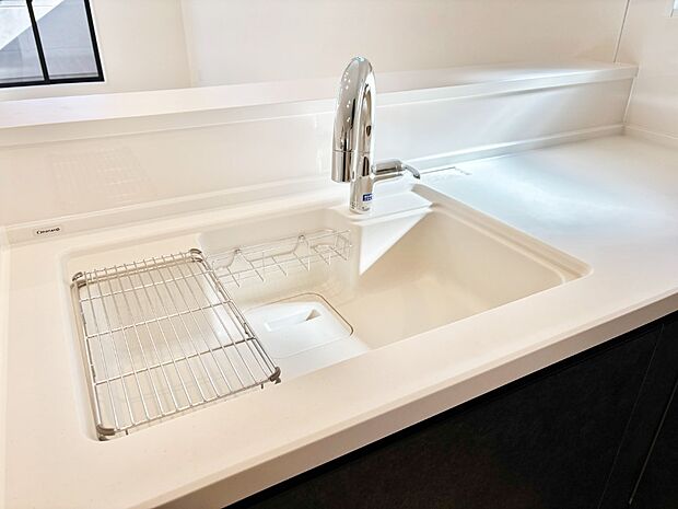 【シンク】広々としたシンクでお料理やお皿洗いもラクラク快適に！