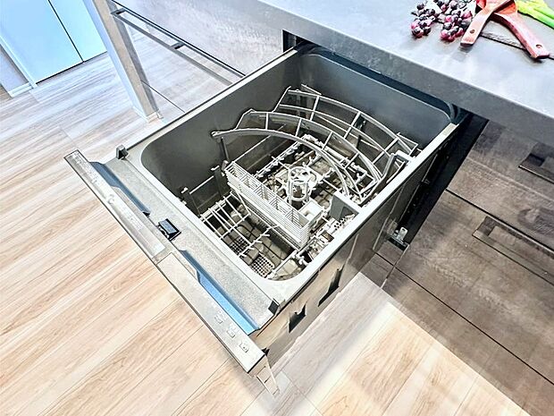 【食洗機】面倒なお片づけは食洗機にお任せ！家事の負担が減って、時間にも気持ちにもゆとりができます。