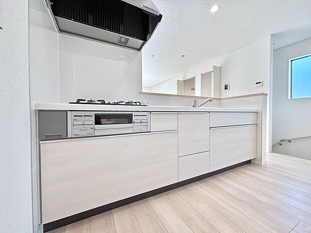 【キッチン】ゆとりあるキッチンではご家族と楽しくお料理ができます。