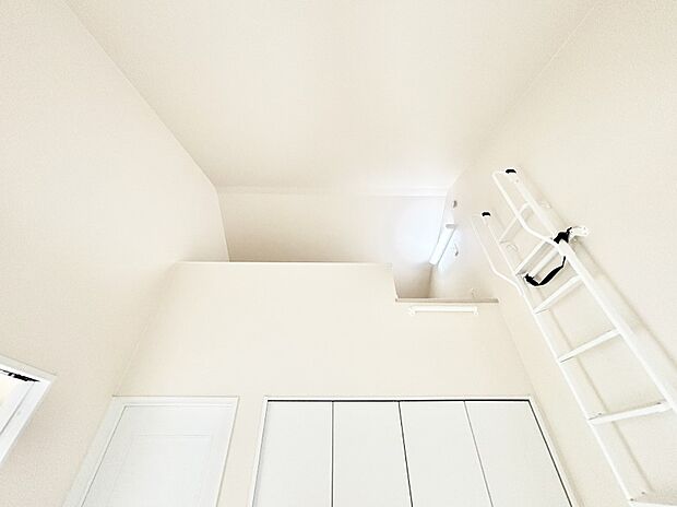 【ロフト】収納便利なロフト付きで、お部屋もスッキリ    