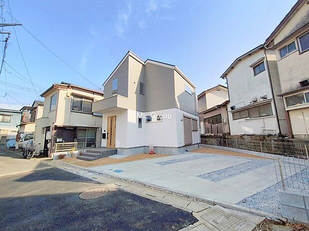 【駐車場】駐車2台可能！急なお客様の駐車に。また、ご家族の自転車スペースとしても大活躍。