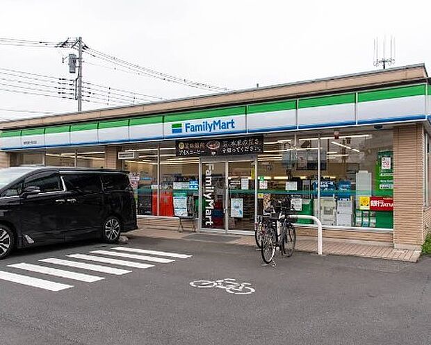 ファミリーマート 練馬富士見台店（約200m・徒歩3分）