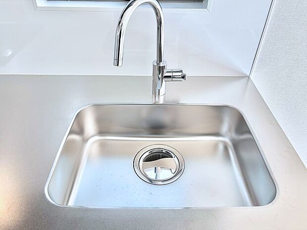 【シンク】広々としたシンクでお料理やお皿洗いもラクラク快適に！