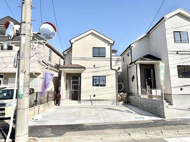 【現地外観写真】たっぷりの陽光と心地よい風が舞い込む住まい