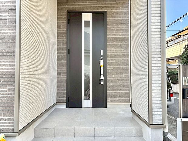 【玄関】大切な家族、来客を出迎える玄関。