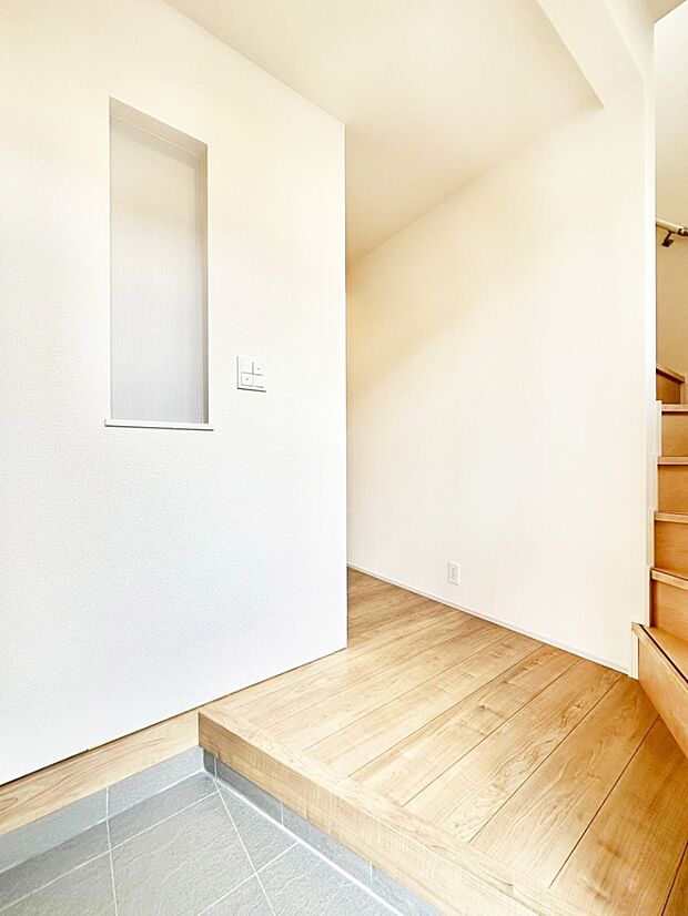 【玄関】家族の帰宅やお客様をあたたかく迎える玄関  