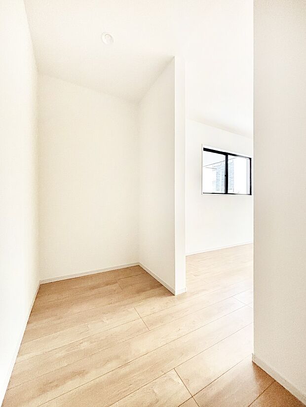 【ウォークインクローゼット】ウォークインクローゼットの活用で生活空間スッキリ