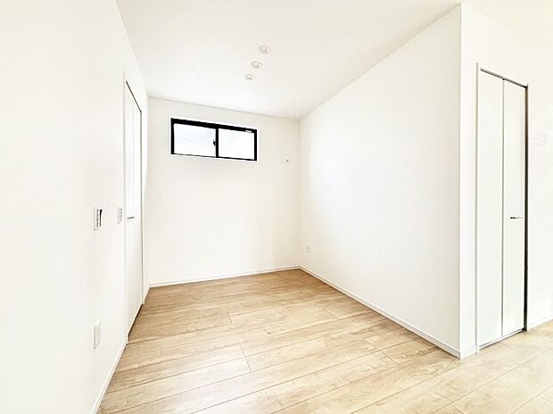 【その他内観】リビングの一部は書斎やお子さまのプレイスペースにもいいですね