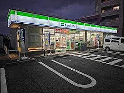 ファミリーマート 石神井台七丁目店(約540m)