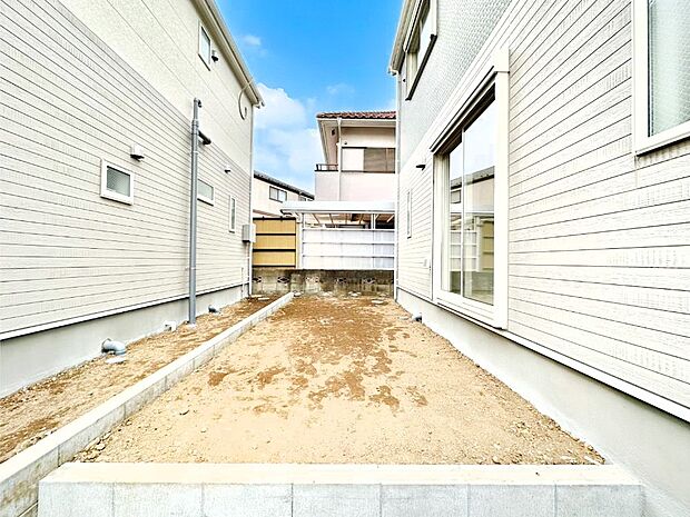 【庭】住まいに明るい光と開放感を演出してくれる庭スペース付き!