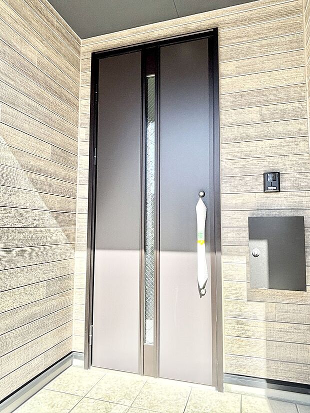 【玄関】大切な家族、来客を出迎える玄関。