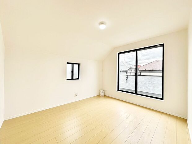 【洋室】バルコニーが開放感をプラスしてくれる洋室