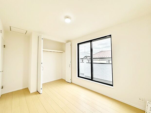 【寝室】収納が充実しているので居住スペースを広々使えます