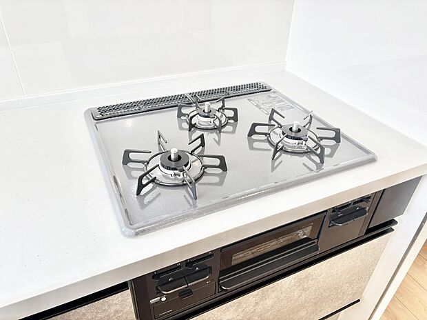 【その他設備(Ｓｉセンサーコンロ)】ガスコンロはＳｉセンサー搭載。火力調節や焦げ付き・消し忘れも防いでくれます。