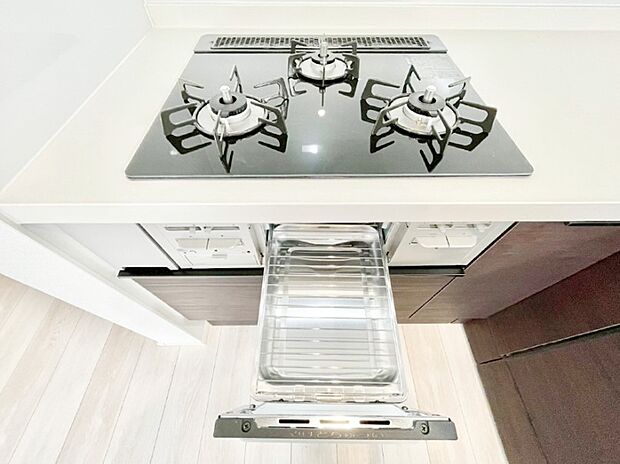 【その他設備(ビルトインコンロ)】毎日のお料理に大活躍!3口コンロ・グリル付きのビルトインコンロ。