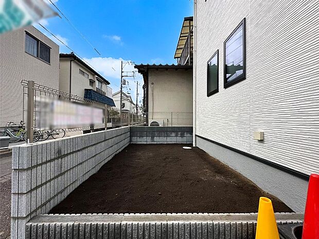 【庭】住まいに明るい光と開放感を演出してくれる庭スペース付き！