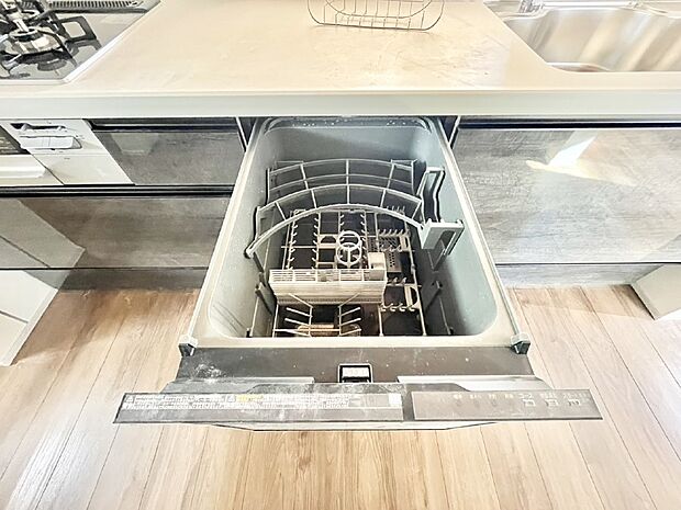 【食洗機】面倒なお片づけは食洗機にお任せ！家事の負担が減って、時間にも気持ちにもゆとりができます。