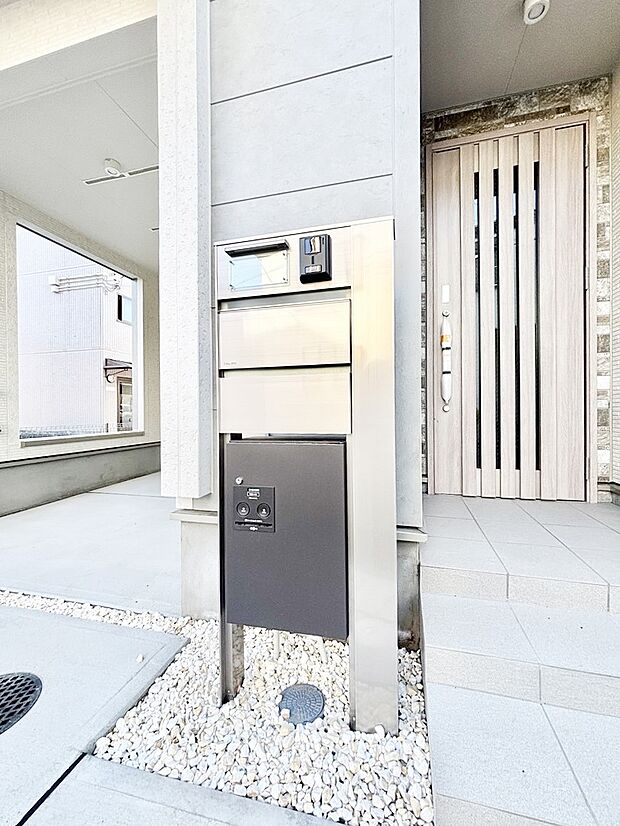 【その他現地】表札・インターホン・ポストをひとつに集約