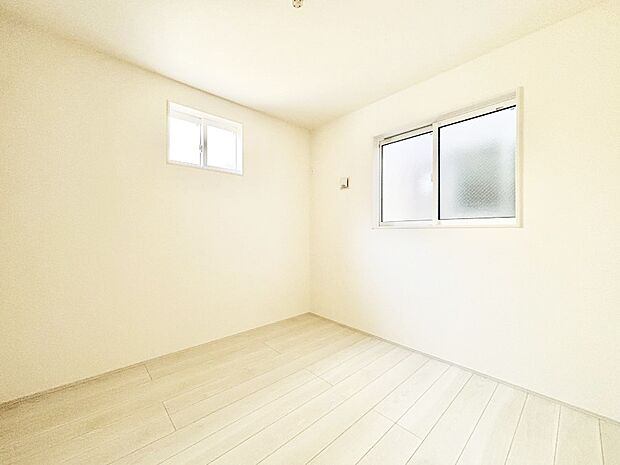 【洋室】爽やかな日差しがお部屋全体を優しく包み込んでくれます