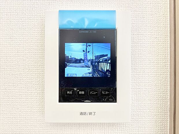 【TVモニター付きインターフォン】訪問者が一目でわかる安心のＴＶモニター付きインターホン。 