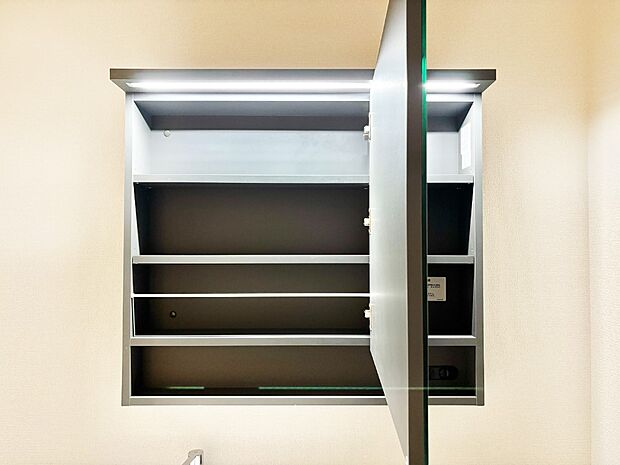 【洗面台・洗面所】「無料オンライン相談」受付中！鏡の裏に、化粧品や衛生用品などを収納可能。