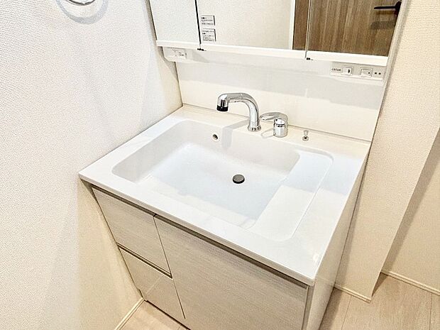 【シャワー付き洗面台】ハンドシャワー付き！使いやすい洗面台。