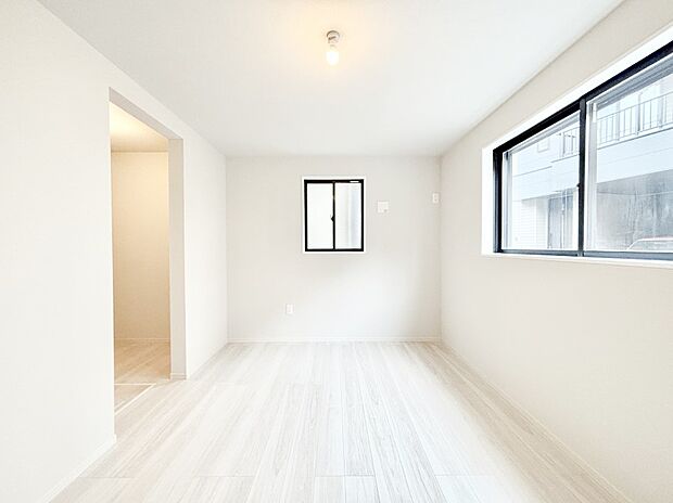 【洋室】ウォークインクローゼットがあるお部屋!季節ごとの入れ替えも不要で便利です。