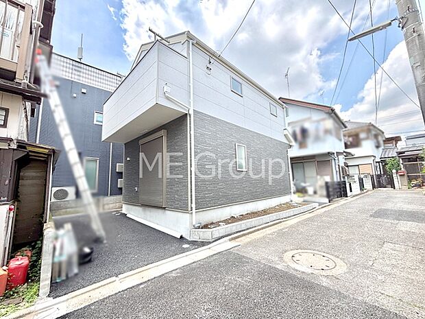【前面道路含む現地写真】前面道路はきちんと整備されています