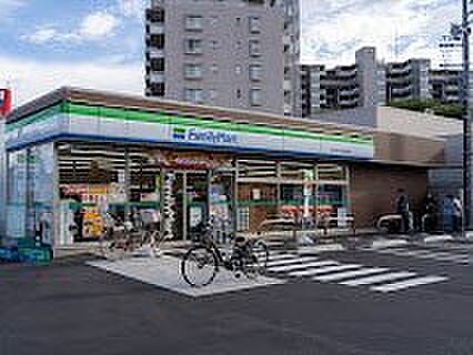 ファミリーマート 東久留米小金井街道店（約200m・徒歩3分）